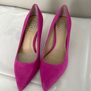 Beautiful NEW fireball Fuchsia Suede pumps